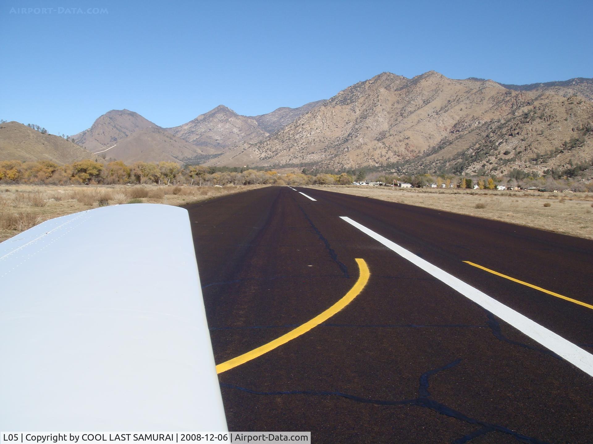 Kern Valley Airport (L05) - Crossing Rwy 17/35