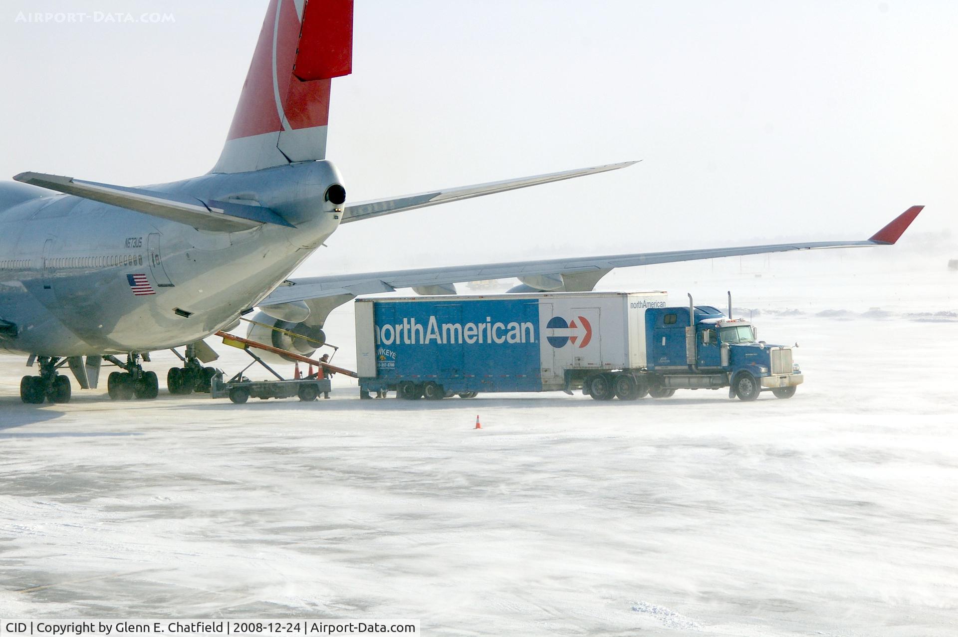 The Eastern Iowa Airport (CID) - U of I football team baggage truck unloading onto NWA9980