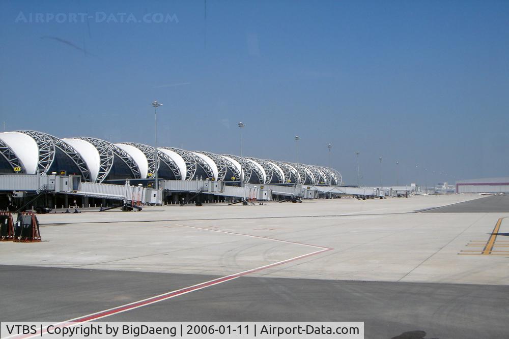 Suvarnabhumi Airport (New Bangkok International Airport), Samut Prakan (near Bangkok) Thailand (VTBS) - Ramp area, under construction ... almost done!