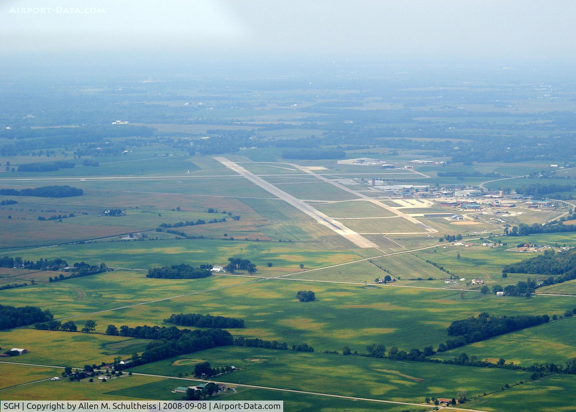 Springfield-beckley Municipal Airport (SGH) - Looking West