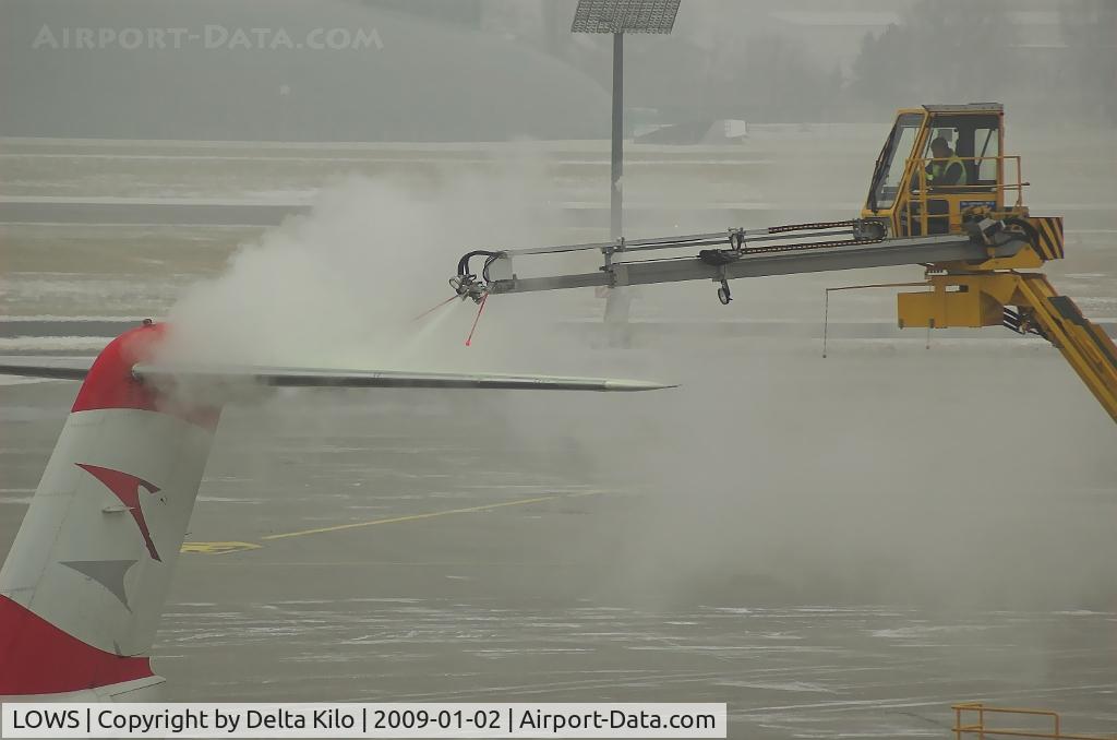 Salzburg Airport, Salzburg Austria (LOWS) - AUSTRIAN ARROWS deicing