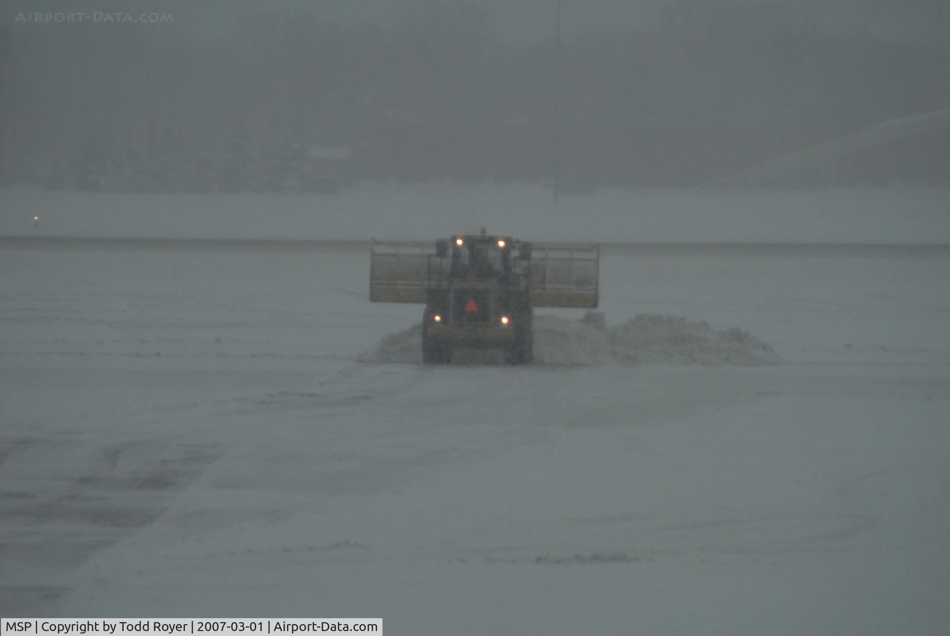 Minneapolis-st Paul Intl/wold-chamberlain Airport (MSP) - Snow removal at MSP