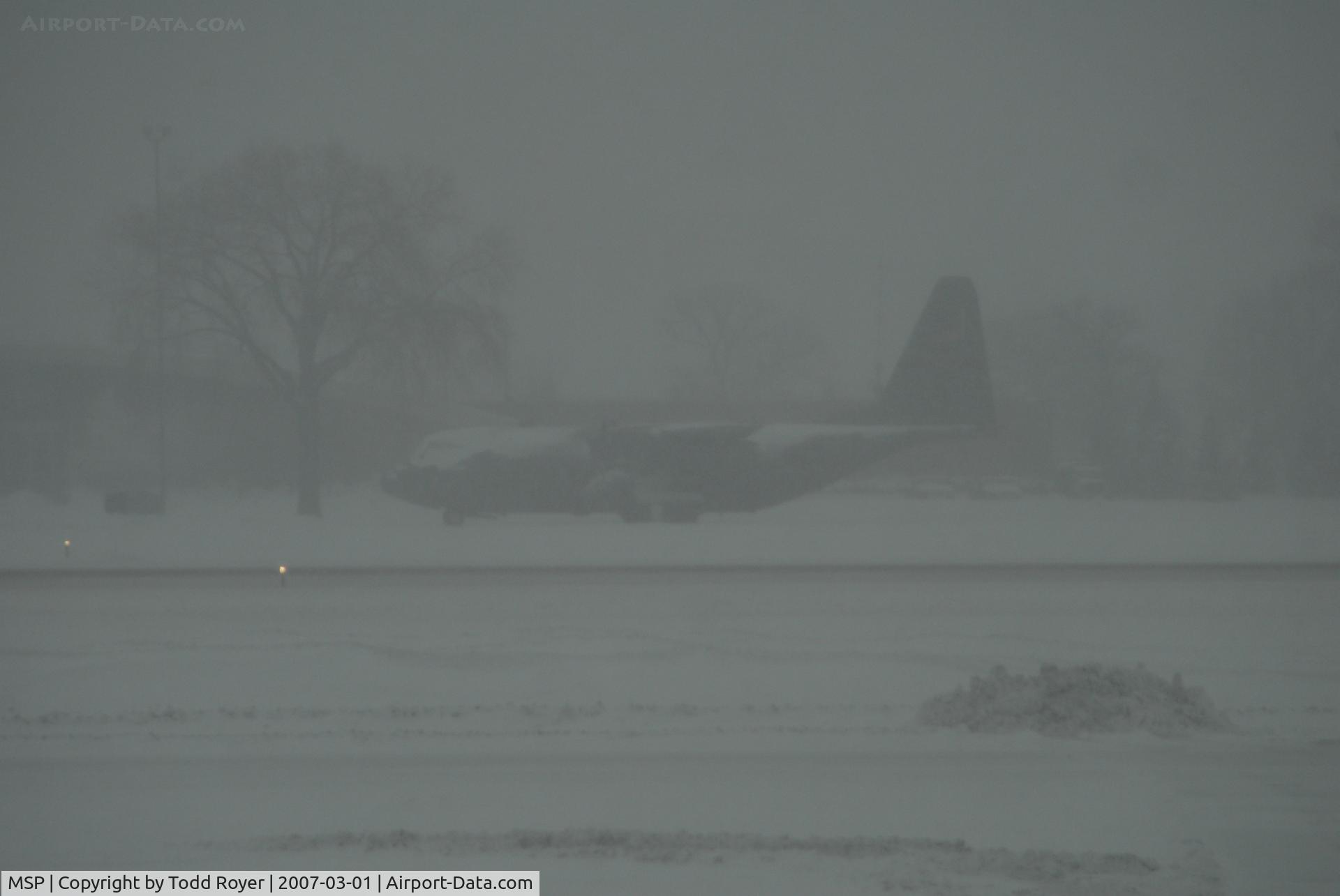 Minneapolis-st Paul Intl/wold-chamberlain Airport (MSP) - Winter storm at MSP