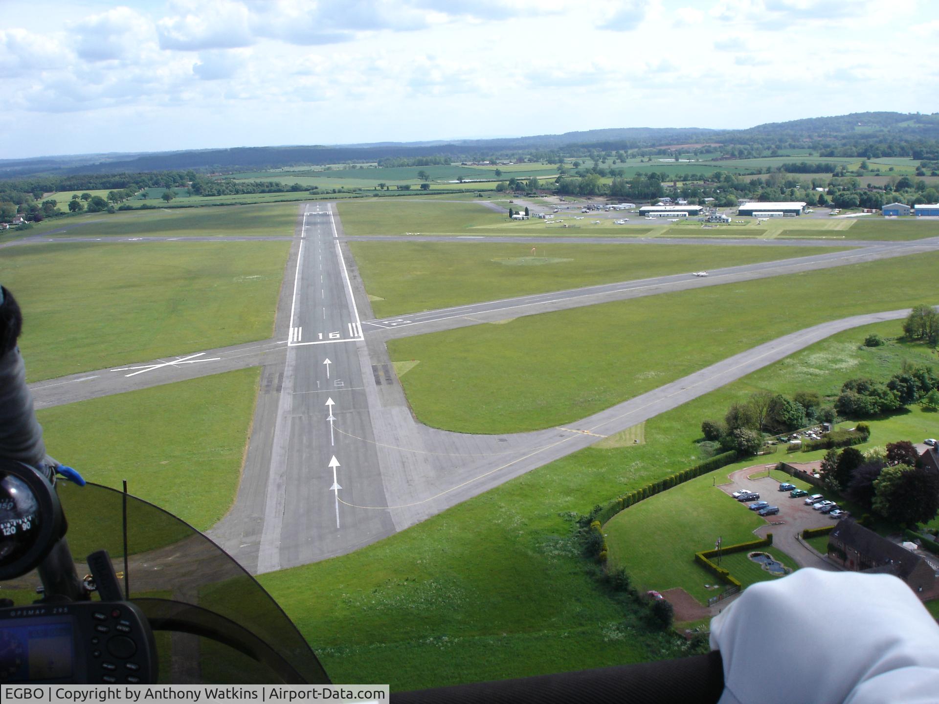 Wolverhampton Airport, Wolverhampton, England United Kingdom (EGBO) - Short Finals at Halfpenny Green