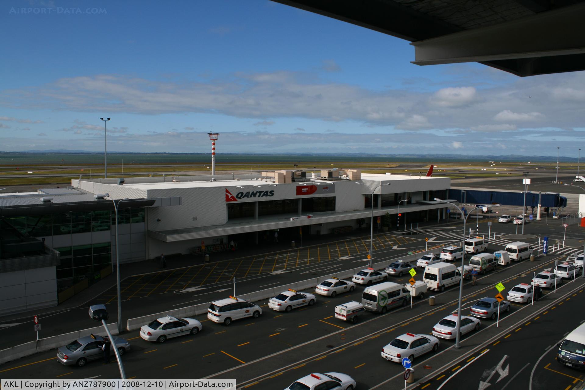 Auckland International Airport, Auckland New Zealand (AKL) - Looking at the Qantas/Pacific Blue domestic