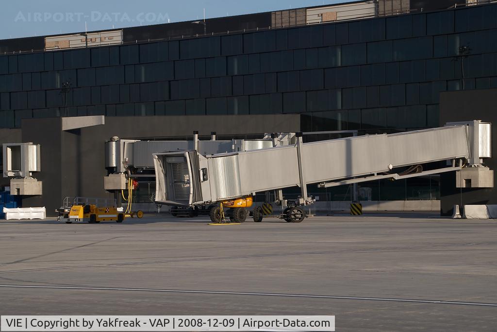 Vienna International Airport, Vienna Austria (VIE) - Air bridges beeing istalled on the Skylink terminal