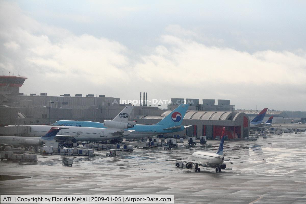 Hartsfield - Jackson Atlanta International Airport (ATL) - International Concourse E at ATL