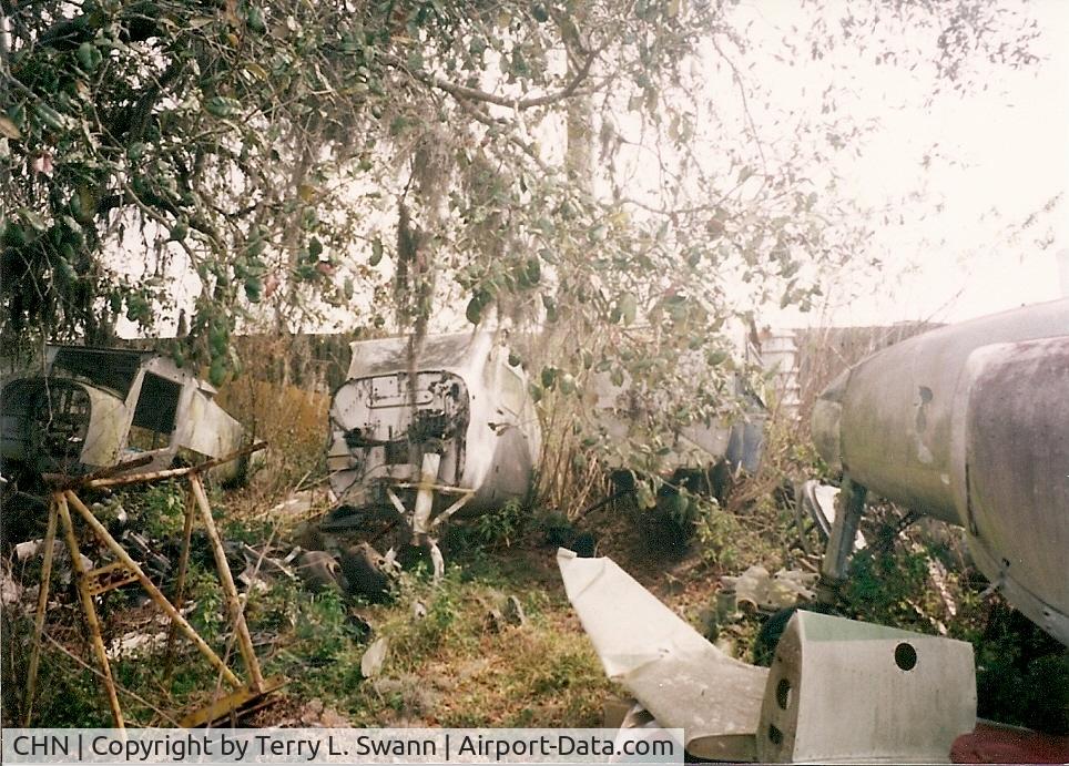 Wauchula Municipal Airport (CHN) - Bone yard at Wauchula.