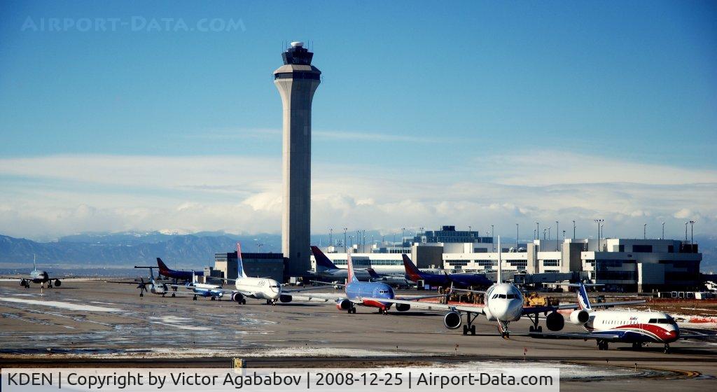 Denver International Airport (DEN) - Queue at Denver
