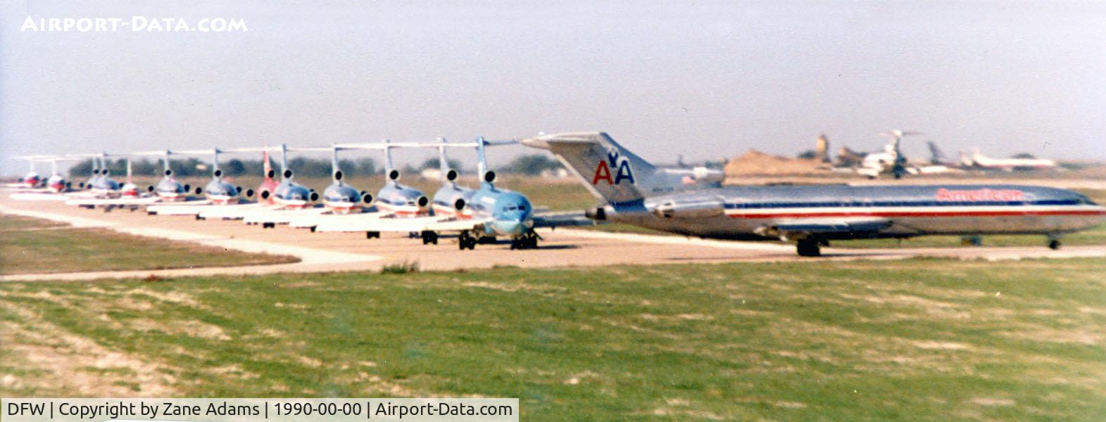 Dallas/fort Worth International Airport (DFW) - American Airlines and Braniff 727's lined up waiting for takeoff