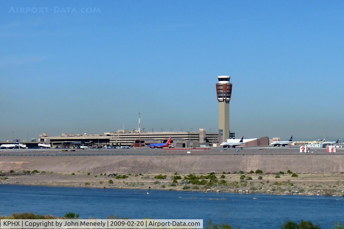 Phoenix Sky Harbor International Airport (PHX) - View of PHX looking north from 40th Street