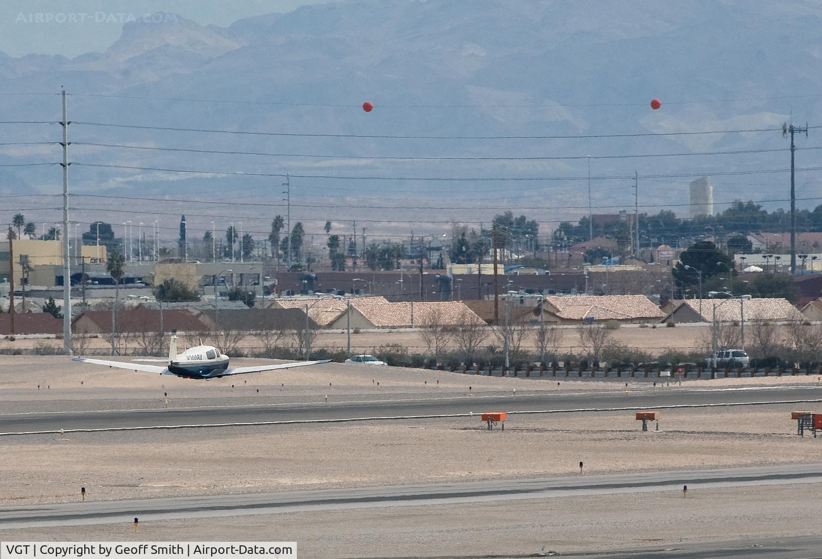 North Las Vegas Airport (VGT) - Very dangerous takeoff