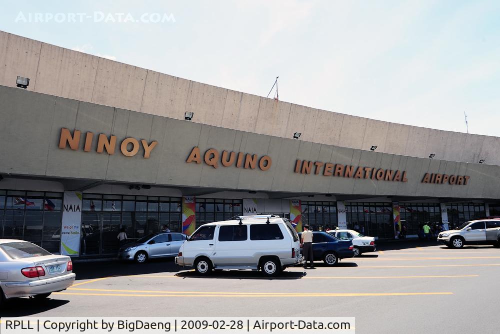 Ninoy Aquino International Airport, Manila Philippines (RPLL) - In front of International departure hall.