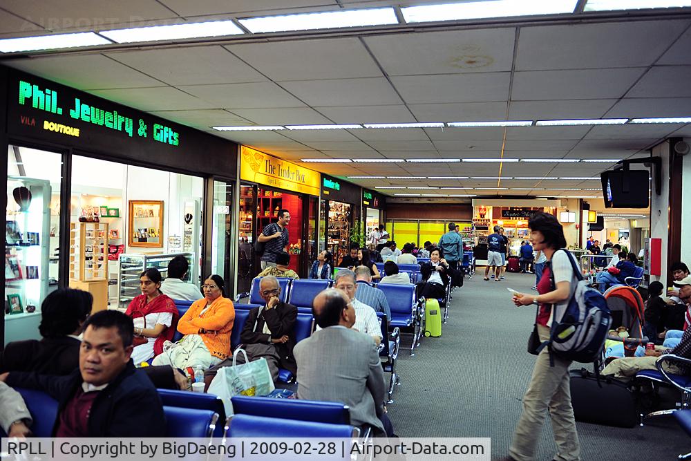 Ninoy Aquino International Airport, Manila Philippines (RPLL) - Departure hall, duty free area.