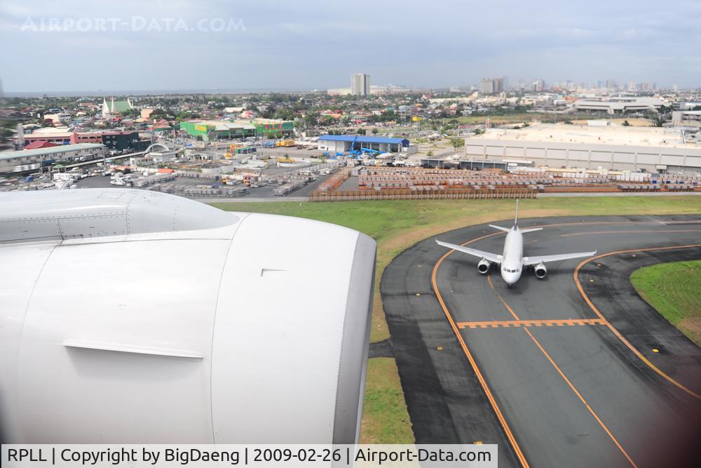Ninoy Aquino International Airport, Manila Philippines (RPLL) - On final approach, just before landing .. within airport perimeter.