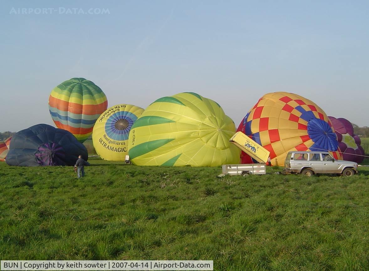 Gerardo Tobar López Airport, Buenaventura Colombia (BUN) - More balloons inflating