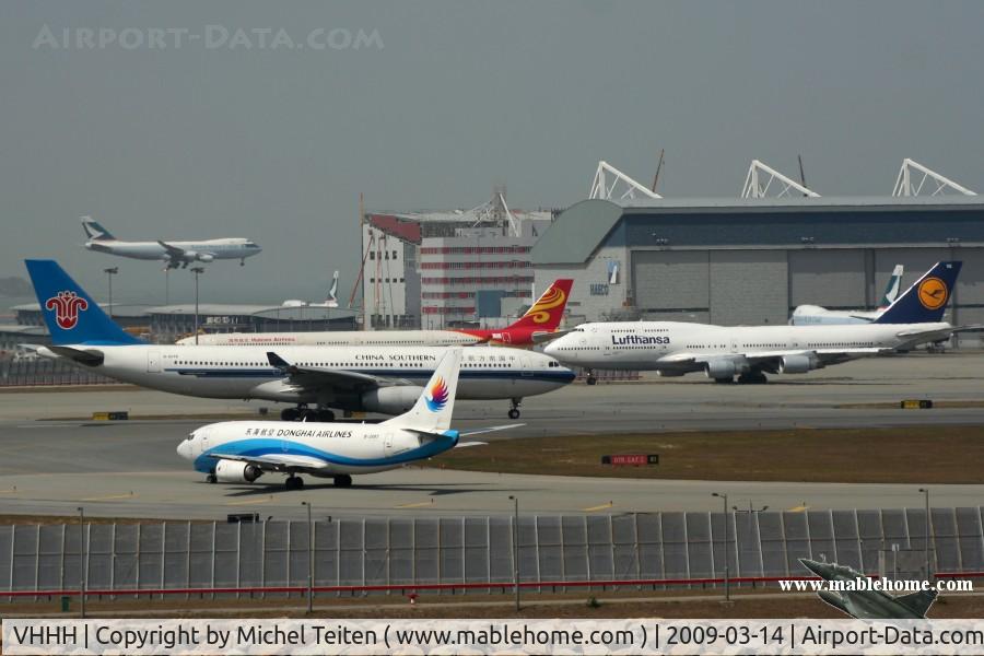 Hong Kong International Airport, Hong Kong Hong Kong (VHHH) - Heavy traffic at Hong Kong
