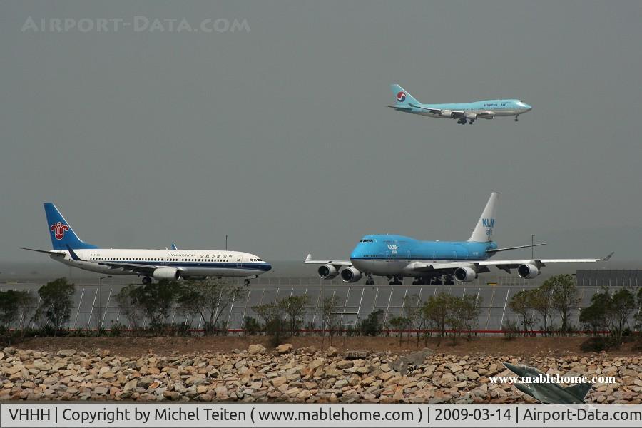 Hong Kong International Airport, Hong Kong Hong Kong (VHHH) - Threshold of runway 07R