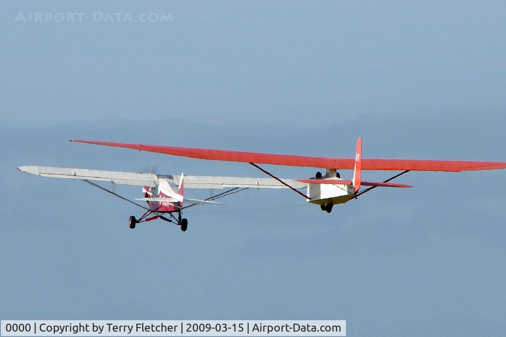 0000 Airport - Tug and Glider in tandem at Sutton Bank