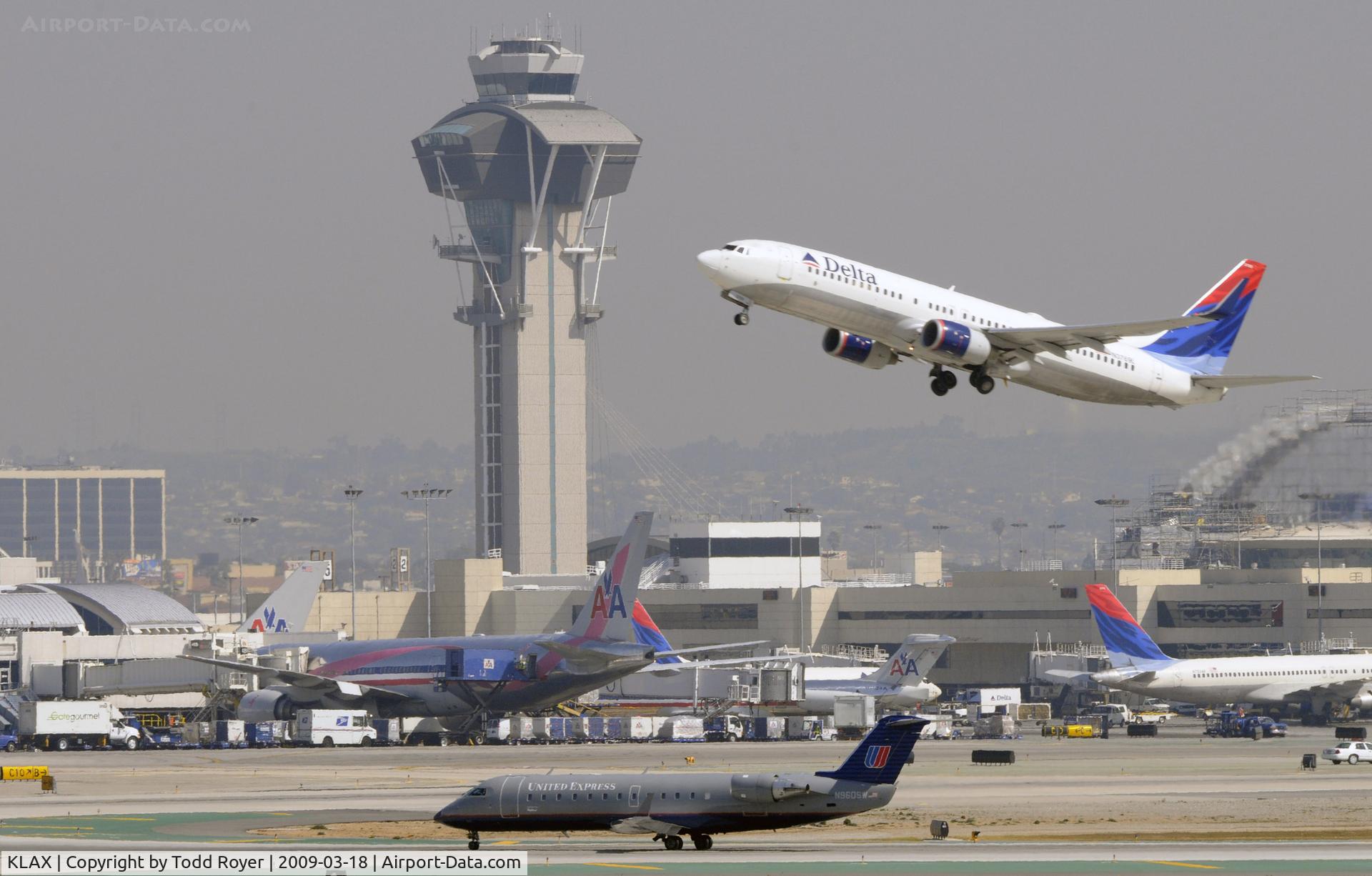 Los Angeles International Airport (LAX) - LAX control tower