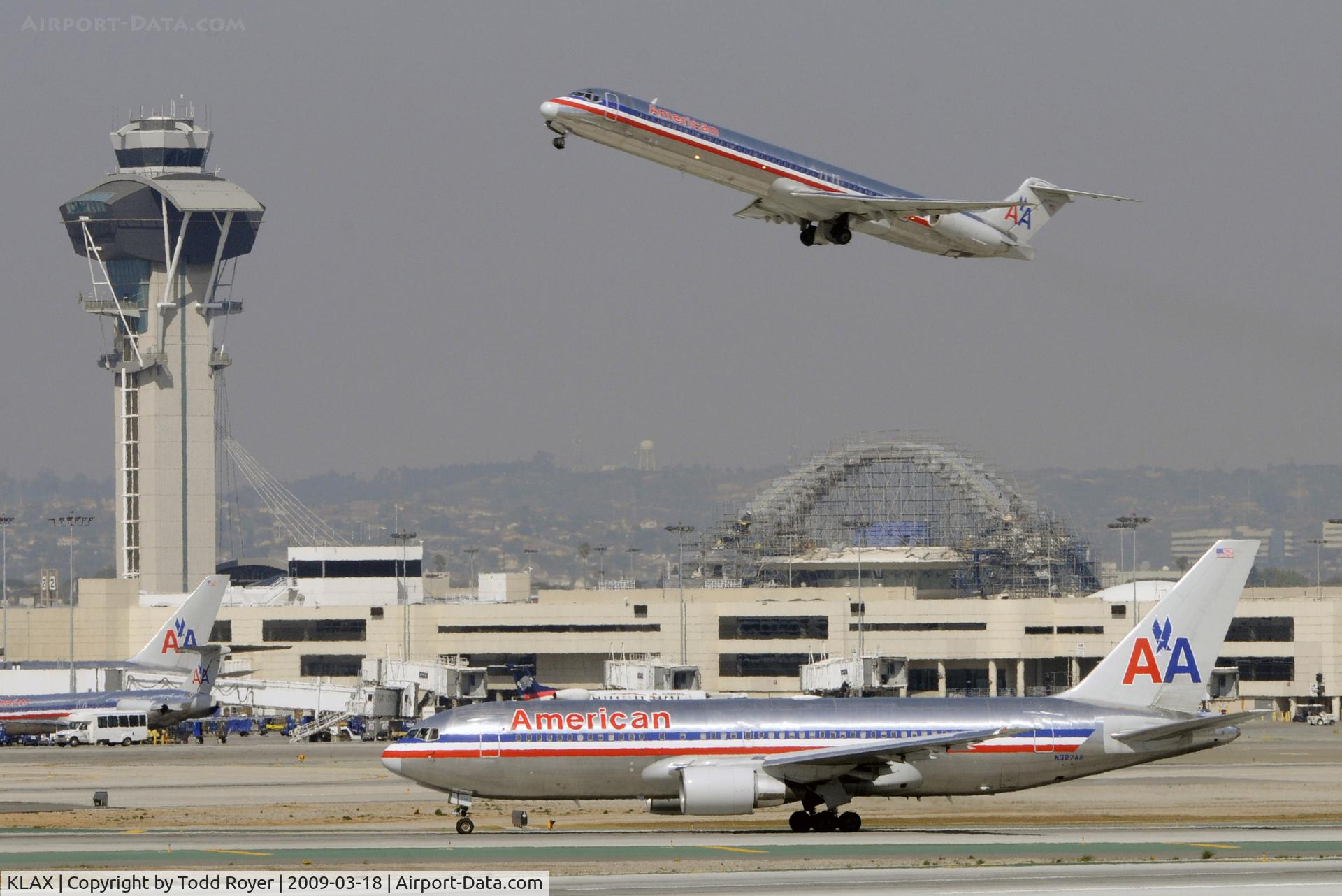 Los Angeles International Airport (LAX) - LAX Traffic