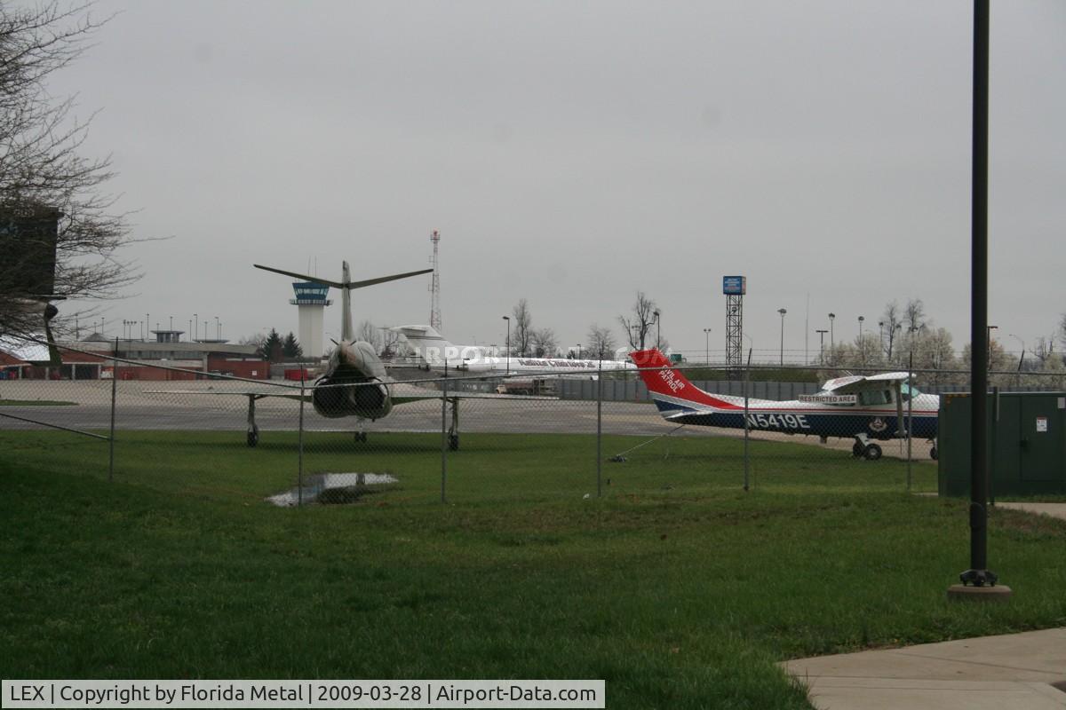 Blue Grass Airport (LEX) - Lexington Airport