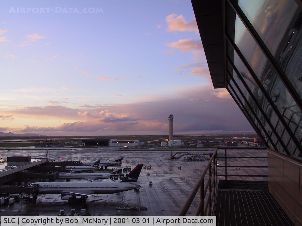 Salt Lake City International Airport (SLC) - Catwalk of the Delta Ramp Tower looking north