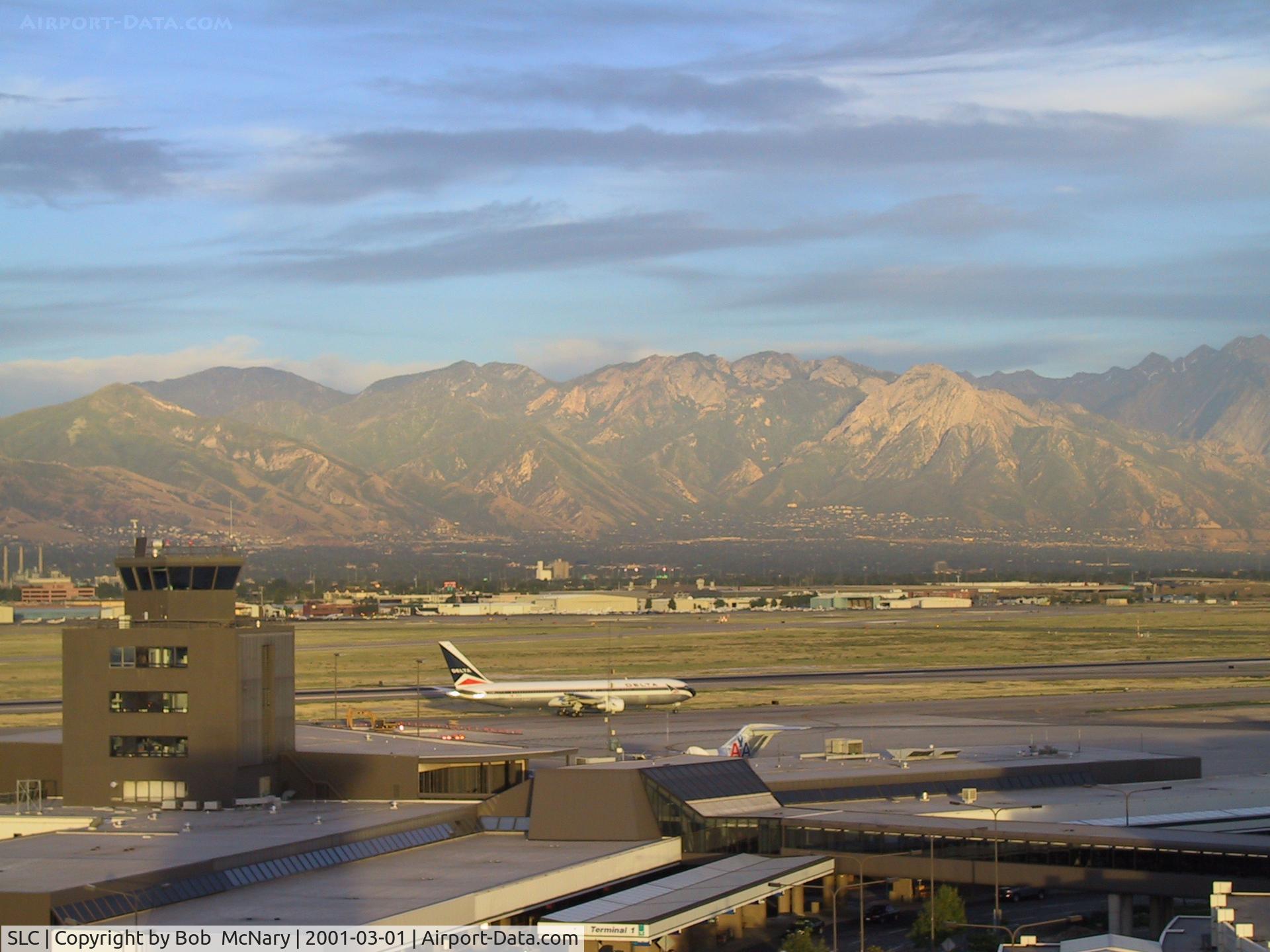 Salt Lake City International Airport (SLC) - Delta 767 on TWY H for RWY 34R after a snowstorm
