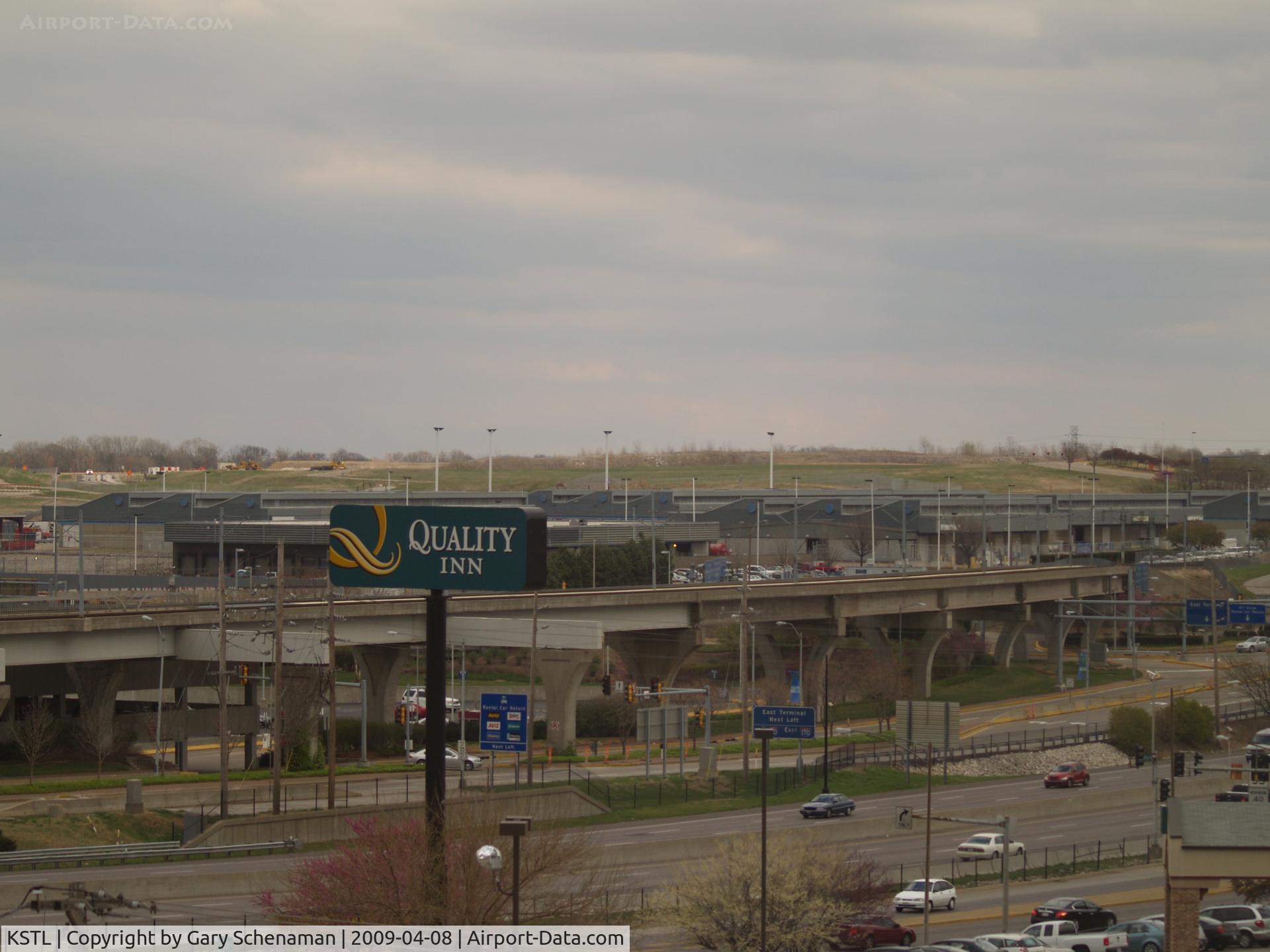 Lambert-st Louis International Airport (STL) - FAR EAST END OF KSTL