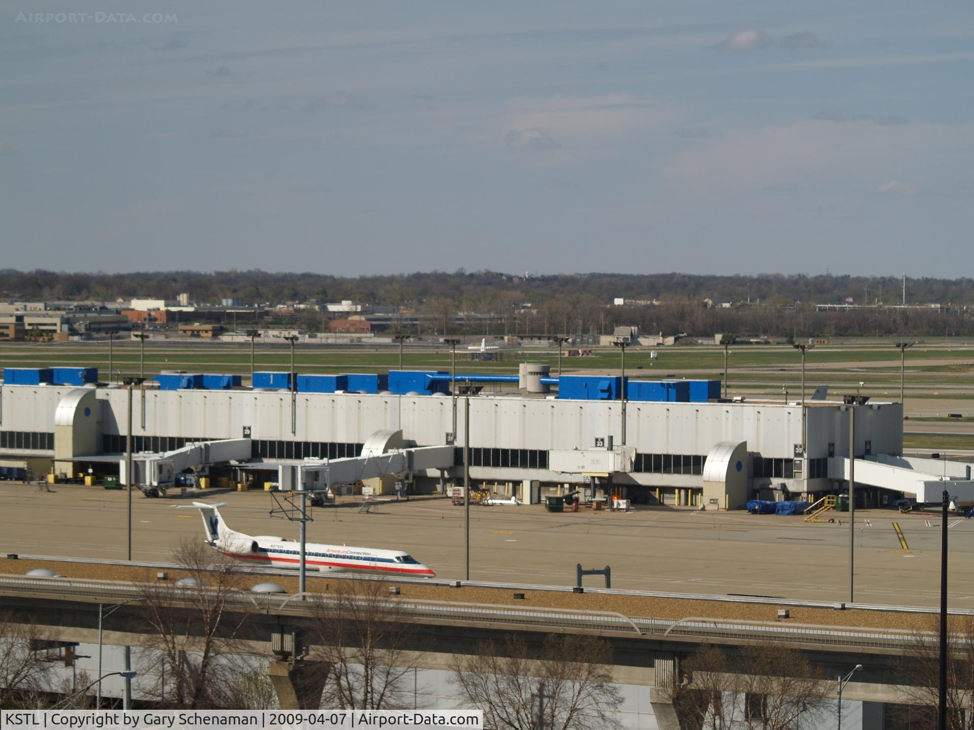 Lambert-st Louis International Airport (STL) - TERMINALS AND HANGER AREA AT KSTL
