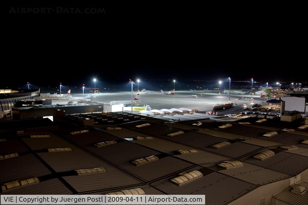 Vienna International Airport, Vienna Austria (VIE) - apron at night