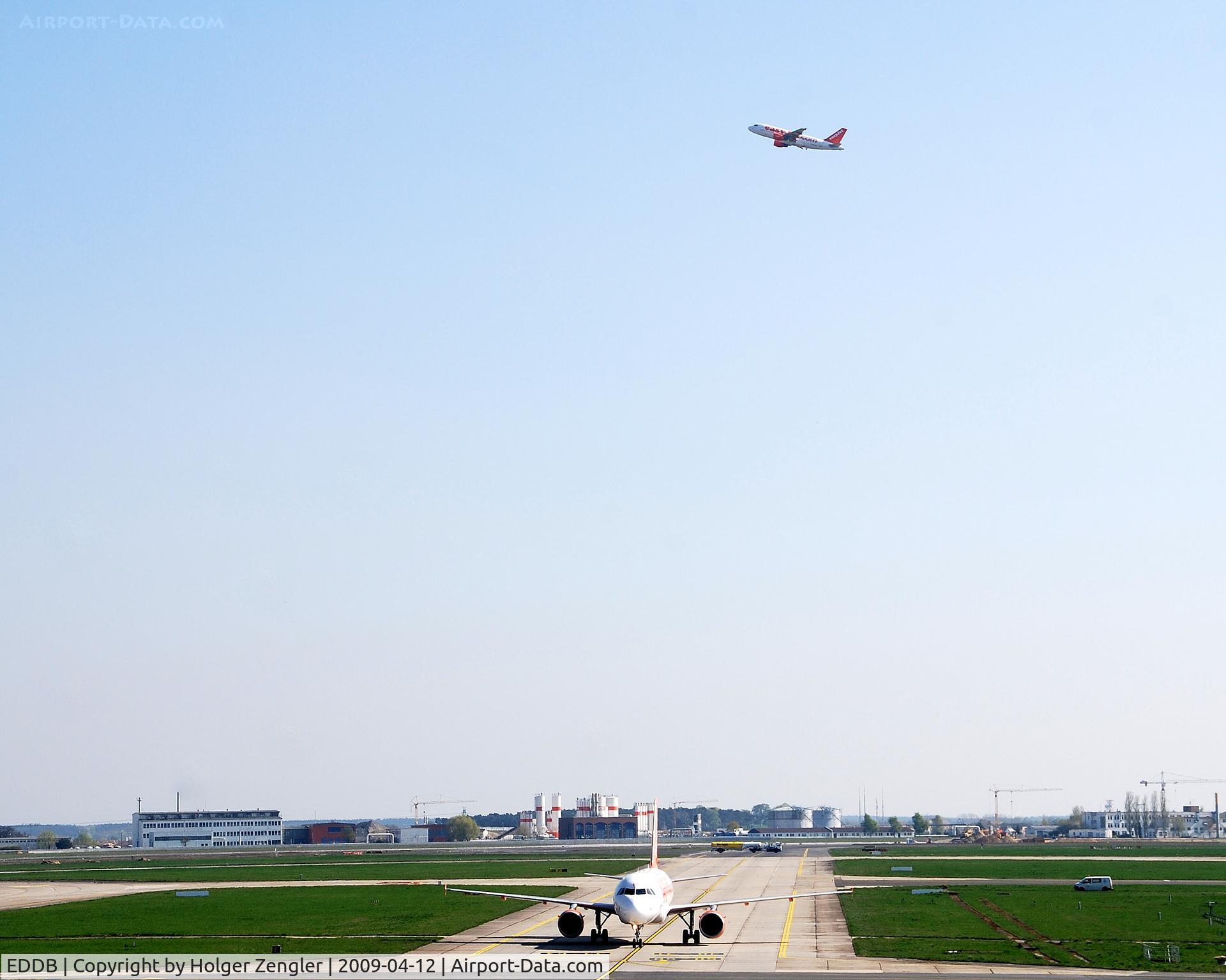 Berlin Brandenburg International Airport, Berlin Germany (EDDB) - EASY comes, EASY goes....