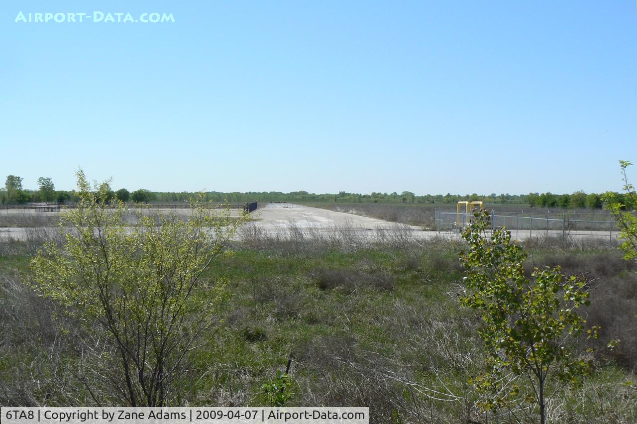 Bell Helicopters Auxiliary Heliport (6TA8) - Former Bell Helicopter training field - no longer used. 