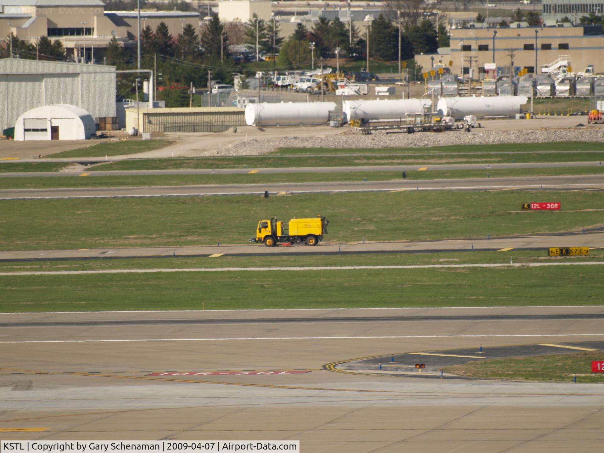 Lambert-st Louis International Airport (STL) - OOPS TRUCK ON RUNWAY