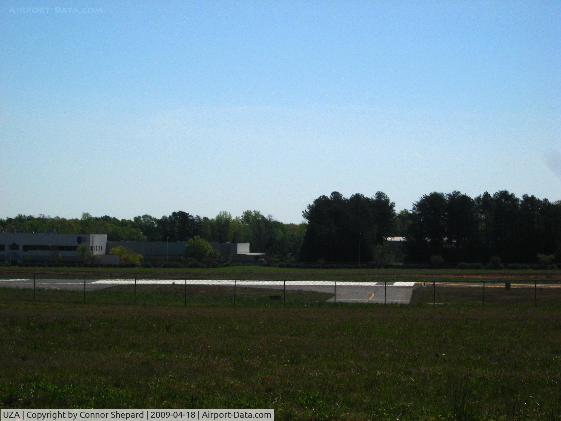 Rock Hill/york Co/bryant Field Airport (UZA) - The entrance to Runway 2