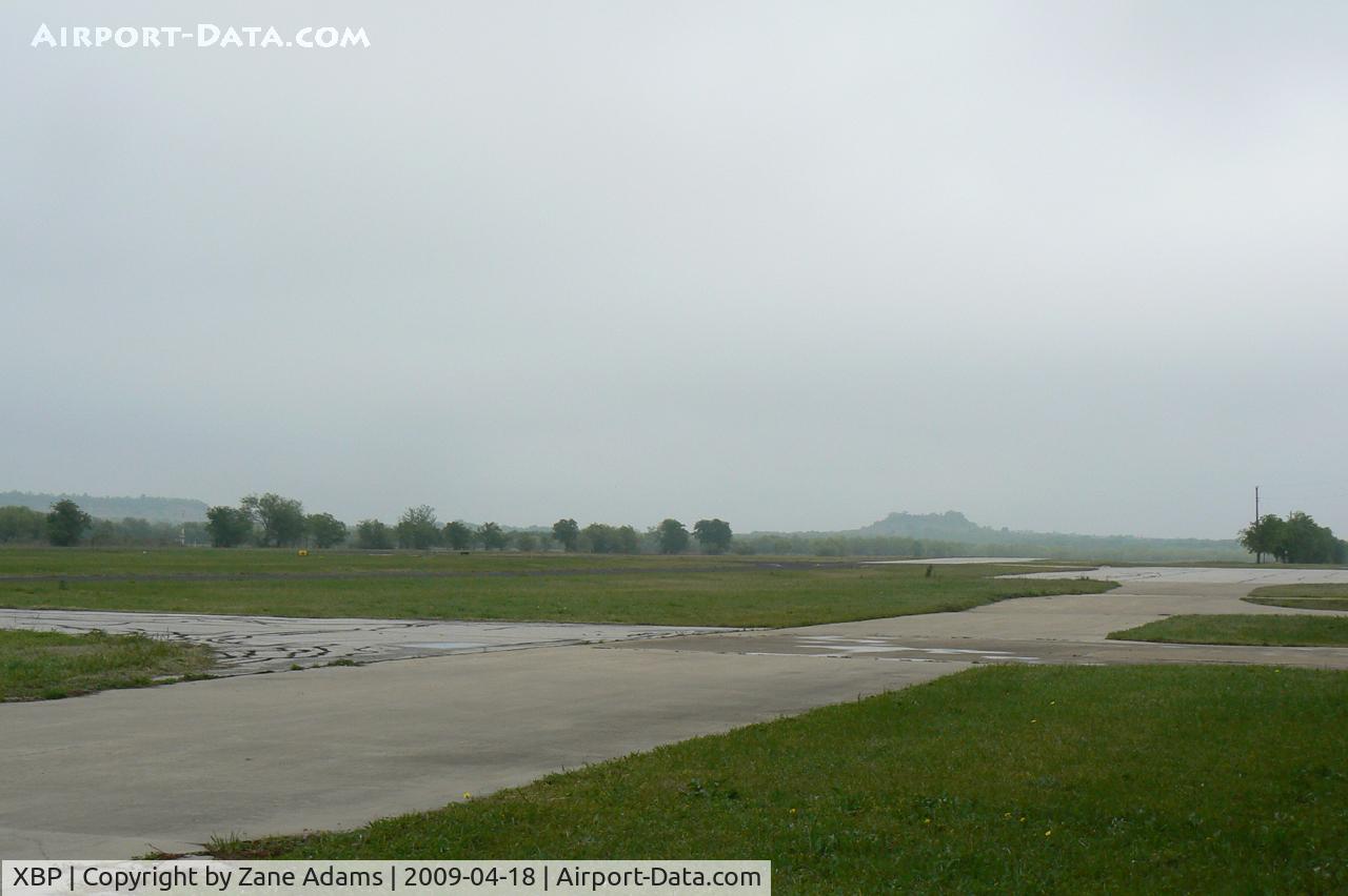 Bridgeport Municipal Airport (XBP) - Bridgeport Municipal Airport - ramp area