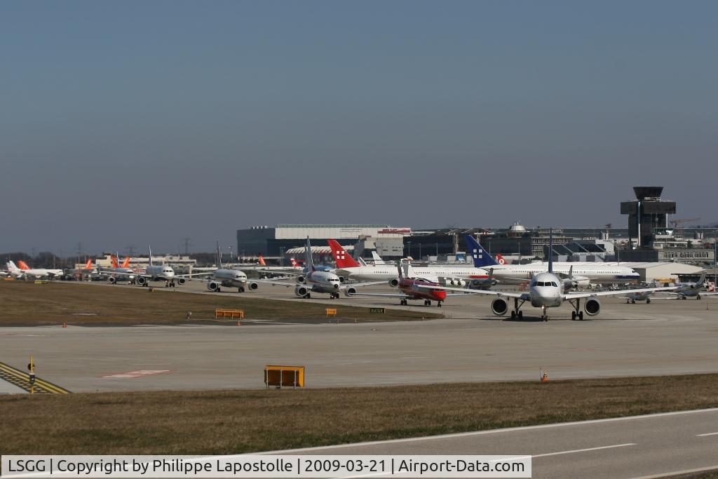 Geneva Cointrin International Airport, Geneva Switzerland (LSGG) - Standing for 05