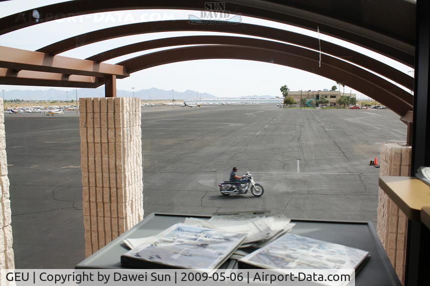 Glendale Municipal Airport (GEU) - lux air ramp