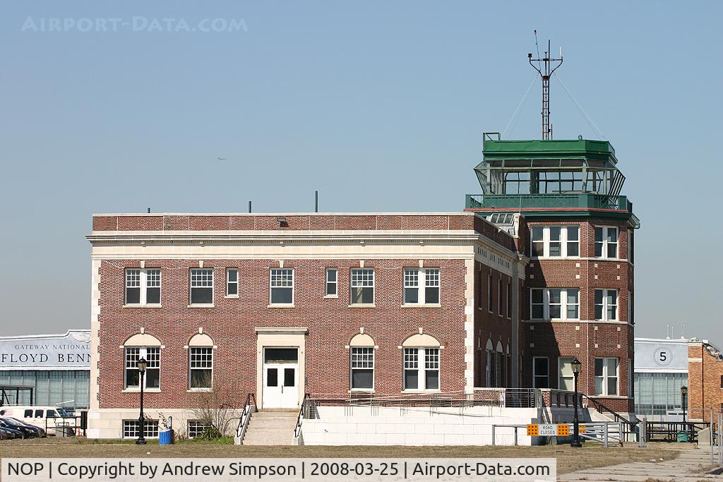 NOP Airport - The old Floyd Bennett Field control tower in New York (Brooklyn)