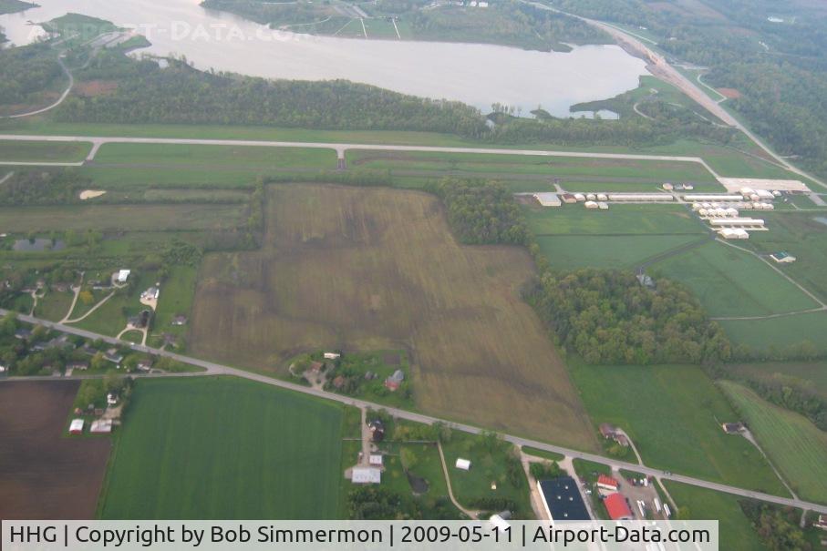 Huntington Municipal Airport (HHG) - Looking south from 3000'