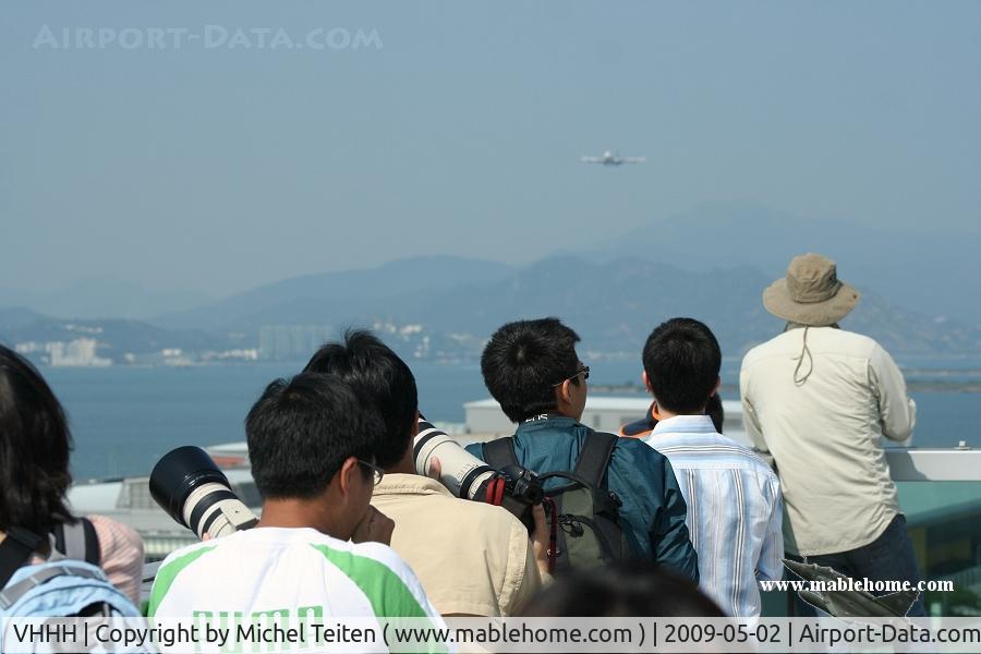 Hong Kong International Airport, Hong Kong Hong Kong (VHHH) - Spotters on the skydeck