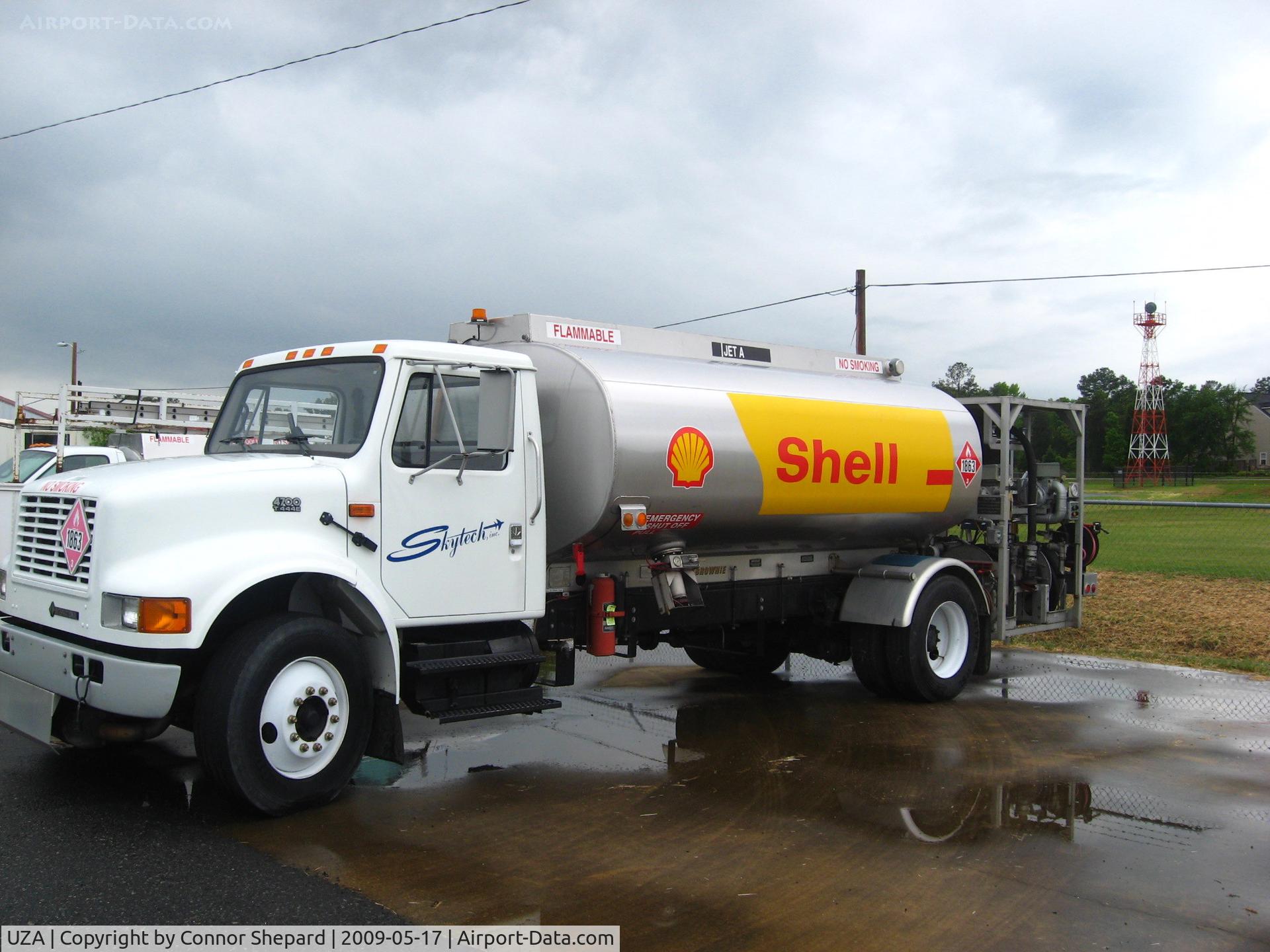 Rock Hill/york Co/bryant Field Airport (UZA) - Jet A truck