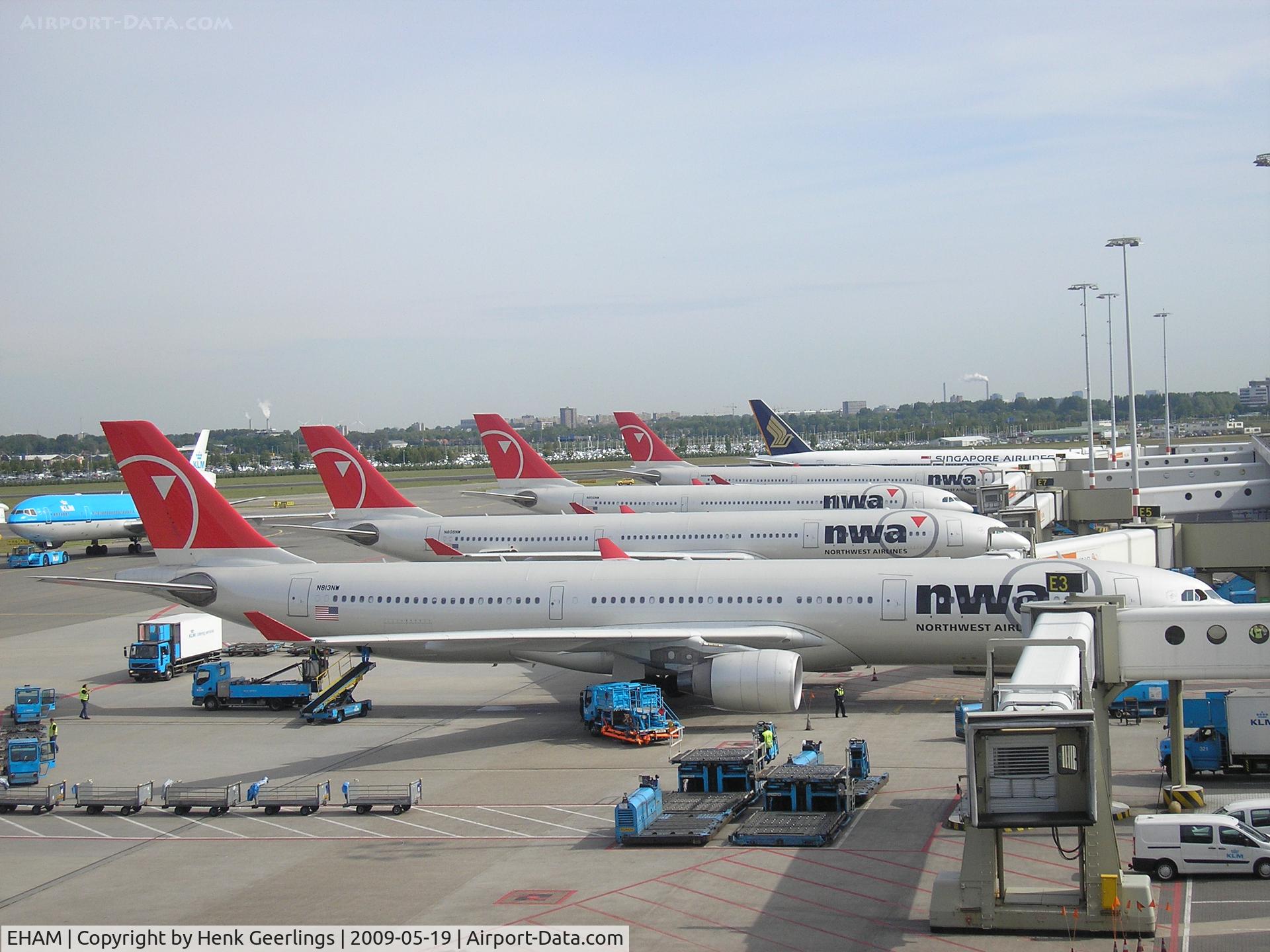 Amsterdam Schiphol Airport, Haarlemmermeer, near Amsterdam Netherlands (EHAM) - Schiphol , E -pier / E - gates