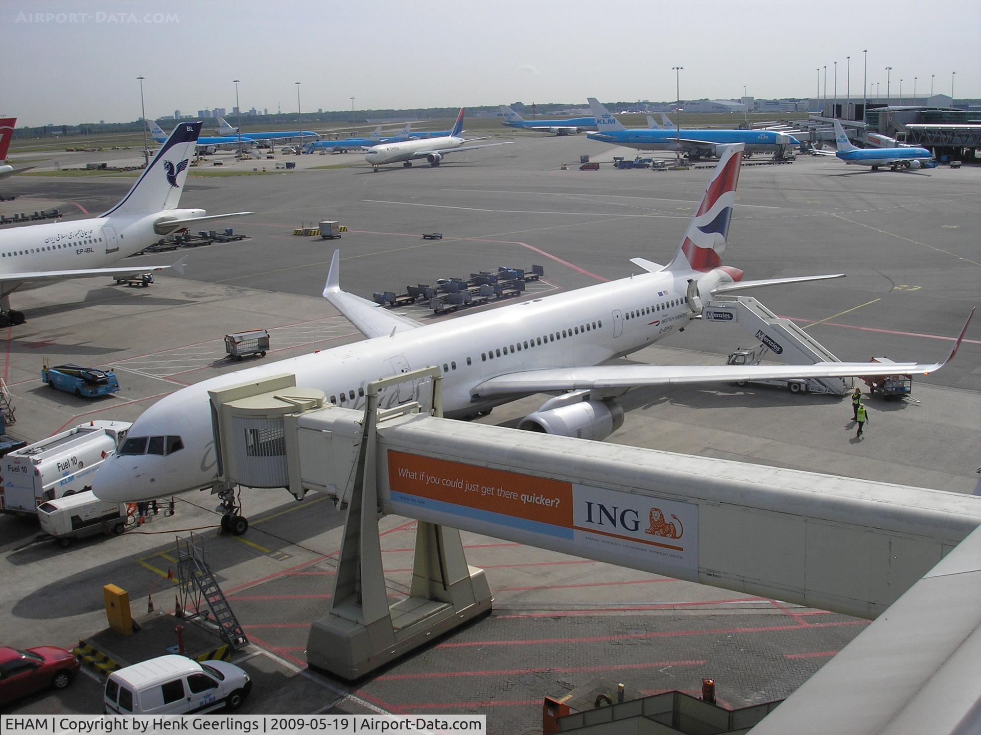 Amsterdam Schiphol Airport, Haarlemmermeer, near Amsterdam Netherlands (EHAM) - Schiphol , Platform