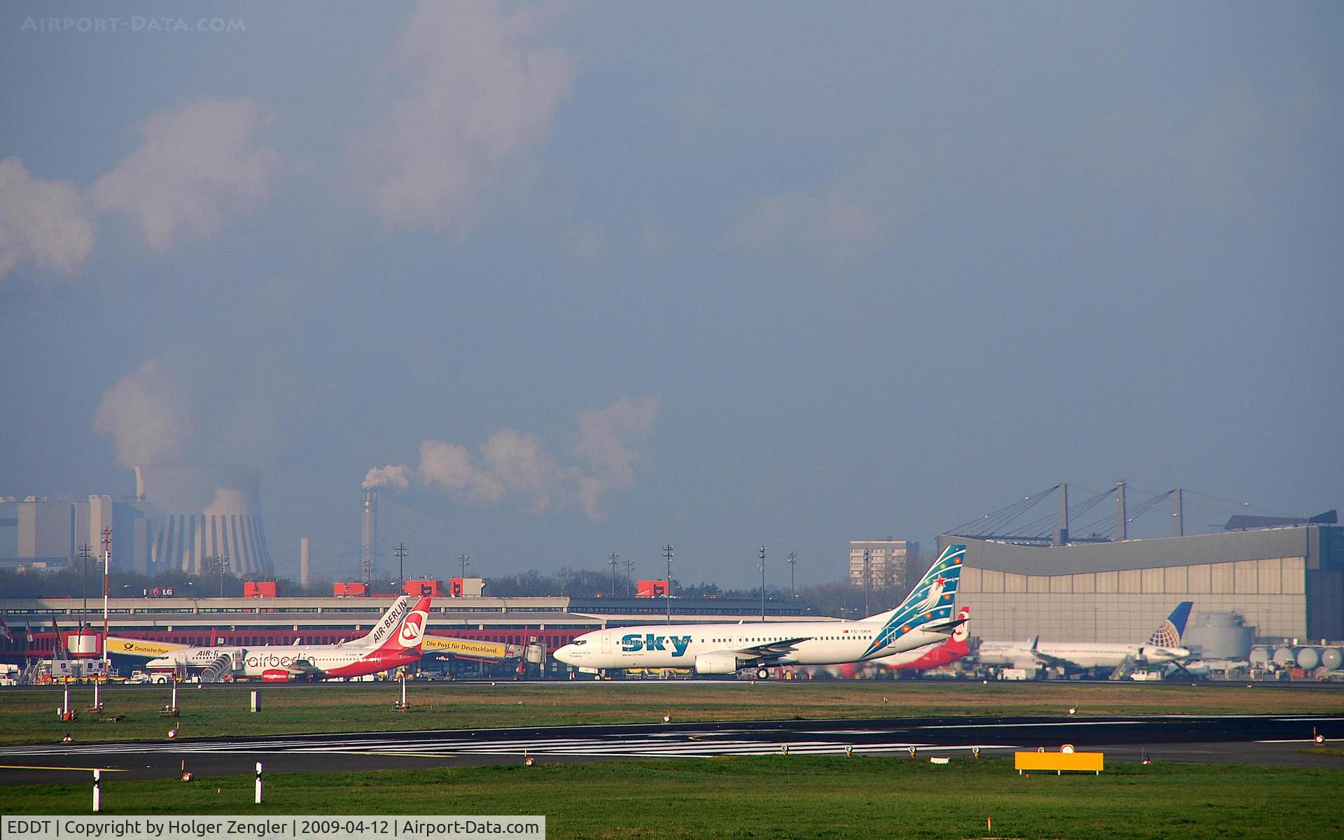 Tegel International Airport (closing in 2011), Berlin Germany (EDDT) - Saturday morning at 7 o´clock, the homebasers, a B 737 from Turkey and a B 767 from the United States