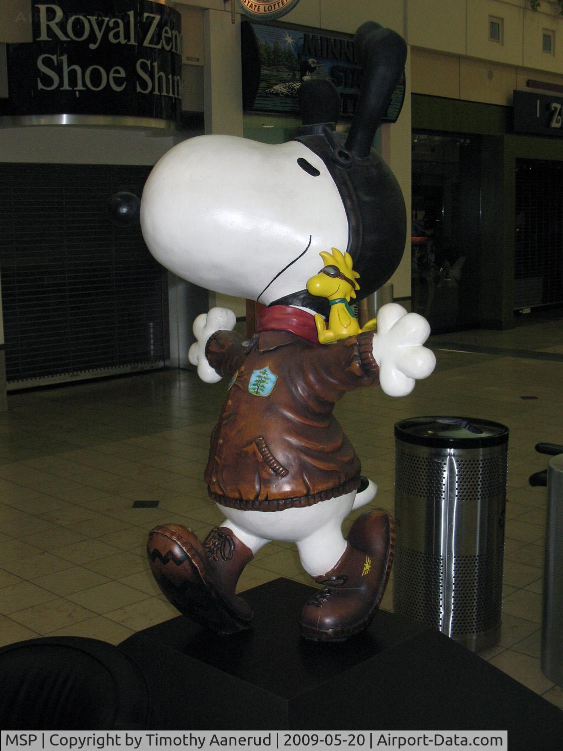 Minneapolis-st Paul Intl/wold-chamberlain Airport (MSP) - Snoopy in the Lindberg main terminal.