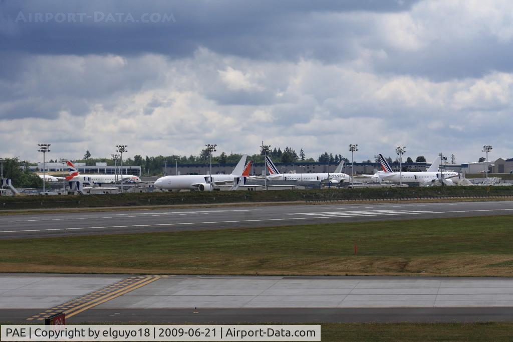 Snohomish County (paine Fld) Airport (PAE) - boeing fileld new planes