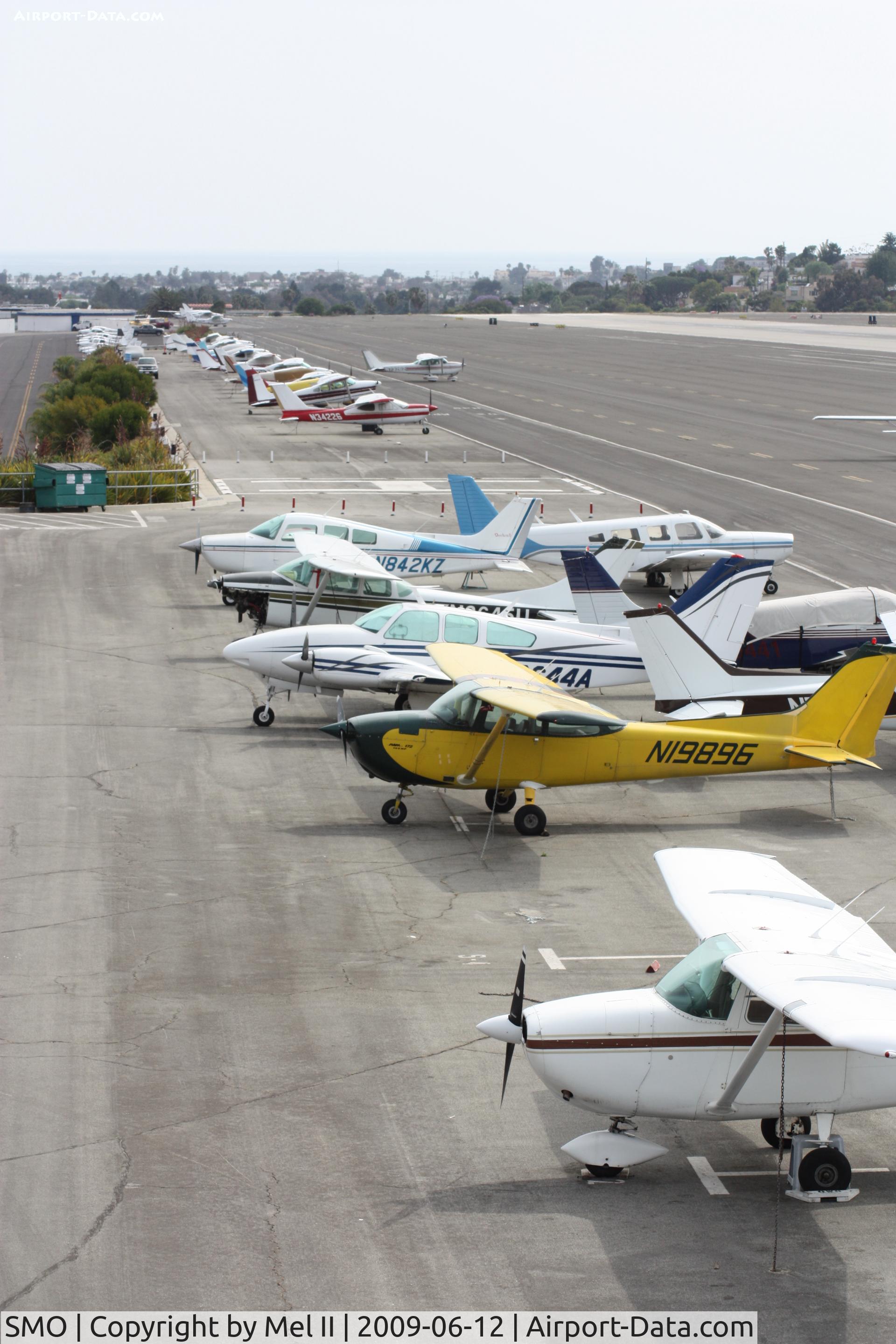 Santa Monica Municipal Airport (SMO) - Tarmac