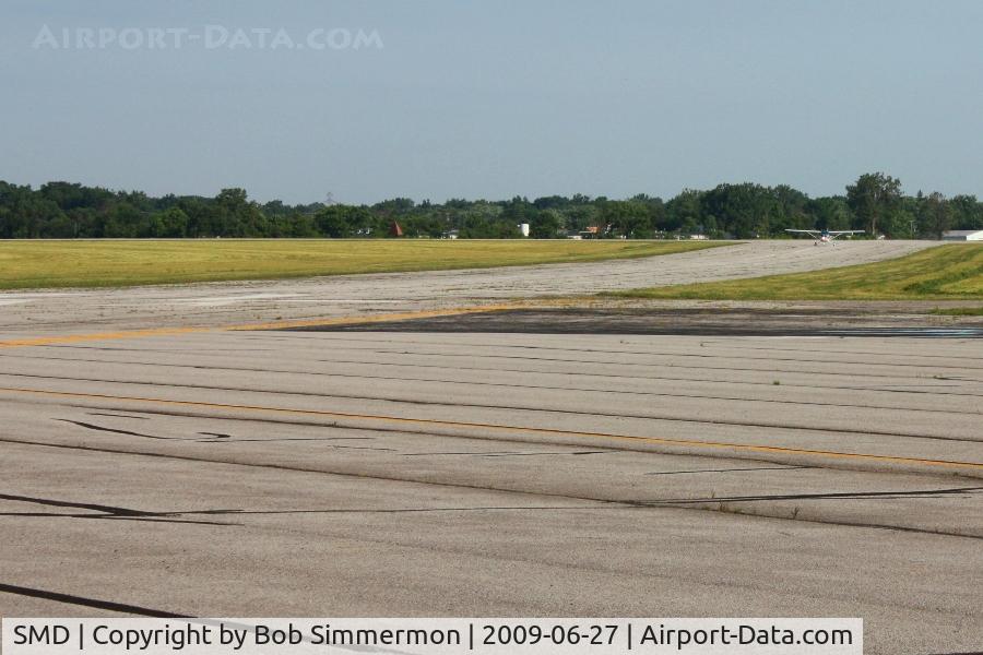 Smith Field Airport (SMD) - N9577V arriving on runway 13 during the fly-in breakfast.