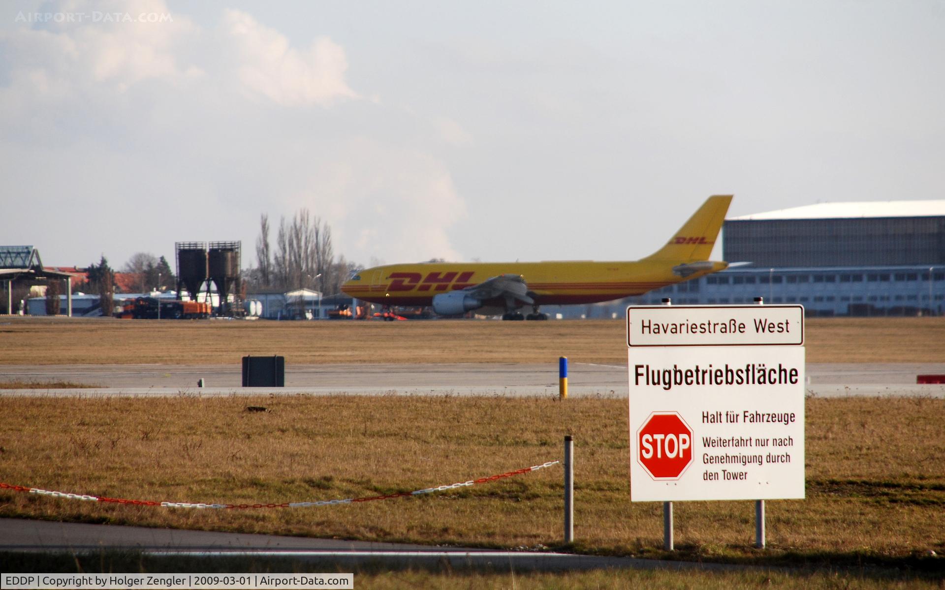 Leipzig/Halle Airport, Leipzig/Halle Germany (EDDP) - Say after me: FLUGBETRIEBSFLAECHE :-)) For further information read your local dictionary or ask www.leo.dict